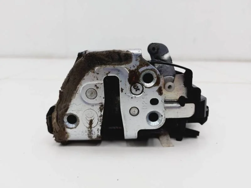 Замок двери задней правой Toyota Camry (V50) 2011-2017