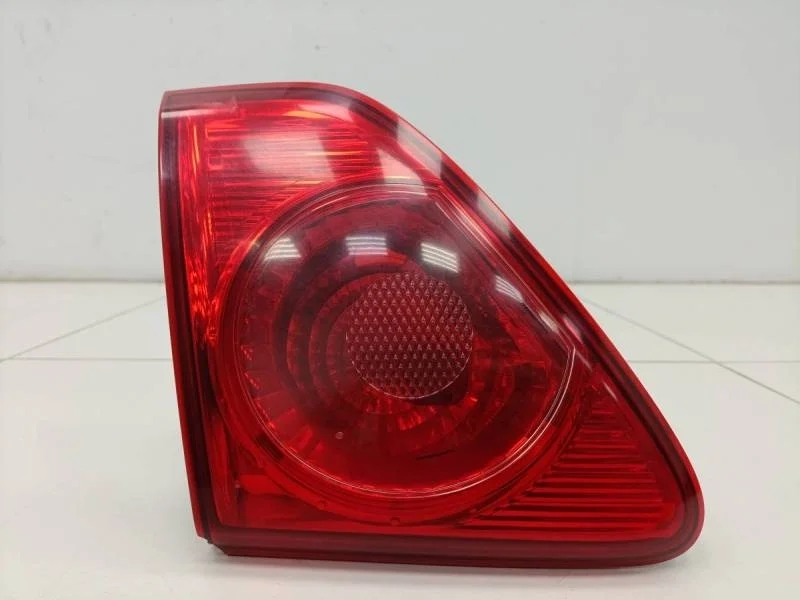 Фонарь задний внутренний левый Toyota Corolla E150 2006-2013