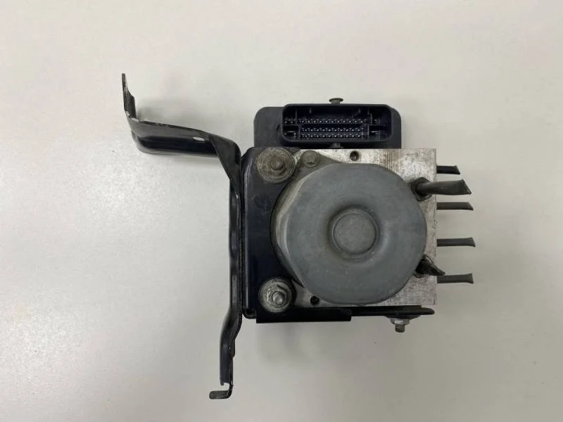 Блок ABS (насос) Toyota Camry (V50) 2011-2017