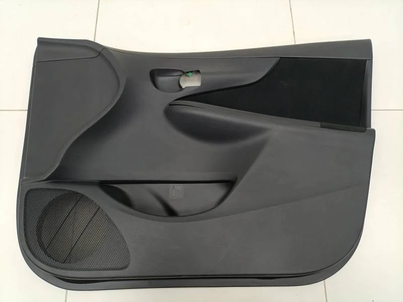 Обшивка двери передней правой Toyota Corolla E150 2006-2013