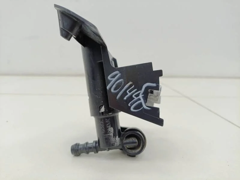 Форсунка омывателя фары Toyota Corolla E150 2006-2013