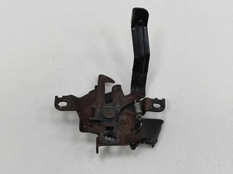 Замок капота Toyota Corolla E150 2006-2013