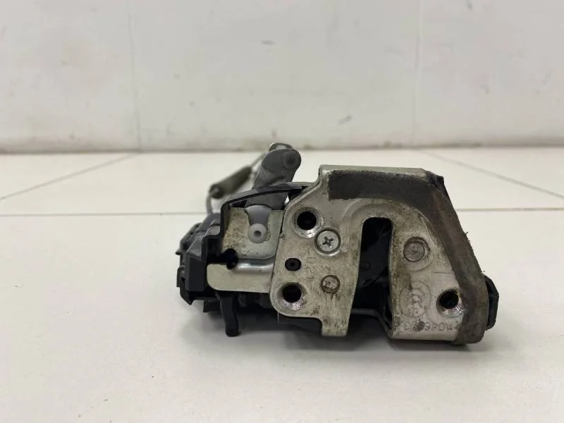 Замок двери задней левой Toyota Camry (V50) 2011-2017