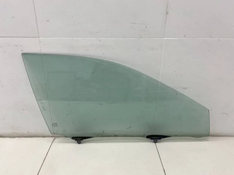 Стекло двери передней правой Toyota Camry (V50) 2011-2017