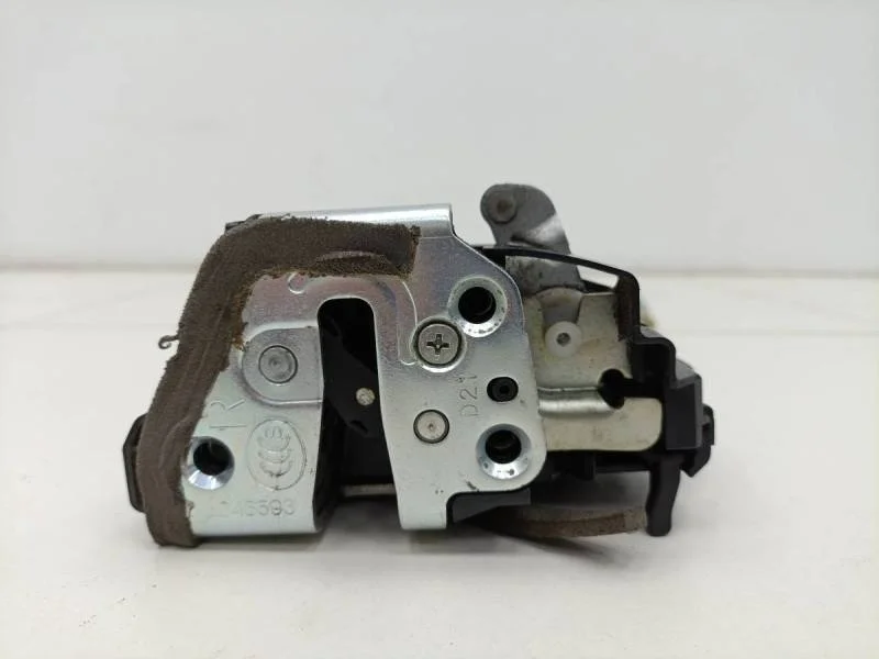 Замок двери задней правой Toyota Corolla E150 2006-2013