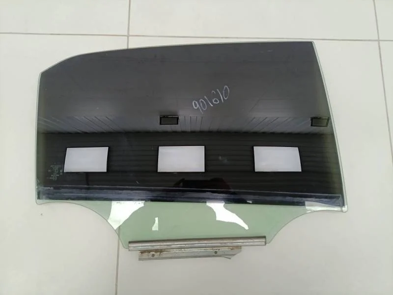 Стекло двери задней правой Toyota Corolla E150 2006-2013