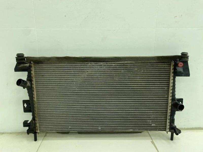 Радиатор охлаждения двигателя Ford Focus 3 2011>