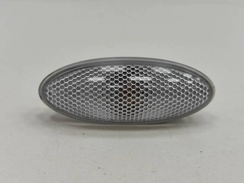 Повторитель на крыло Toyota Corolla E150 2006-2013