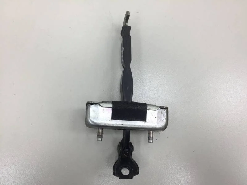 Ограничитель двери Toyota Camry (V50) 2011-2017