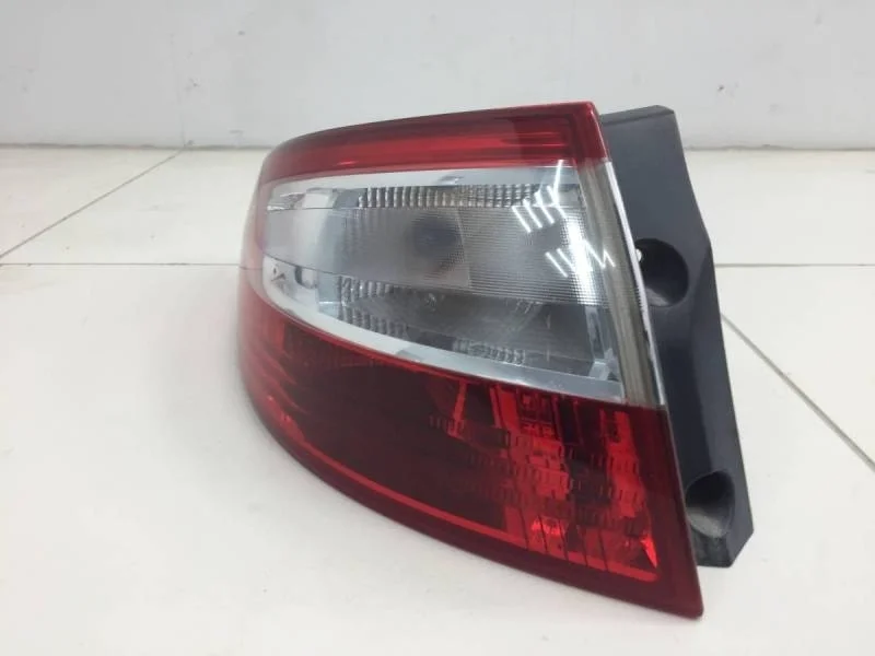 Фонарь задний наружный левый Renault Fluence 2010-2017