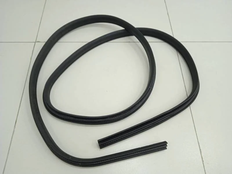 Уплотнитель проема двери передней левой Ford Focus 3 2011>