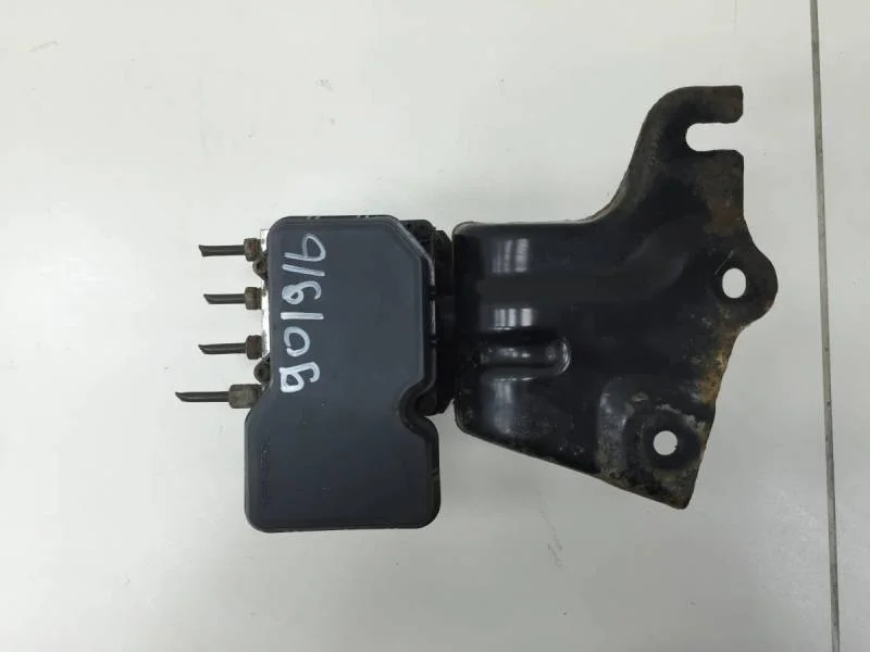 Блок ABS (насос) Toyota Corolla E150 2006-2013