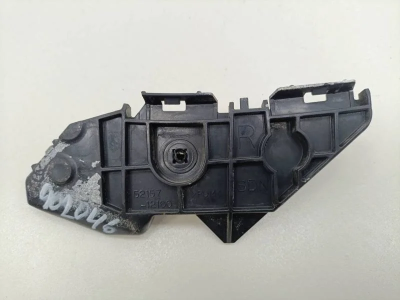 Кронштейн заднего бампера правый Toyota Corolla E150 2006-2013