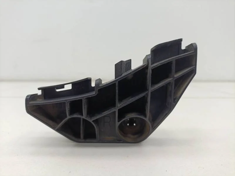 Кронштейн заднего бампера правый Toyota Corolla E150 2006-2013