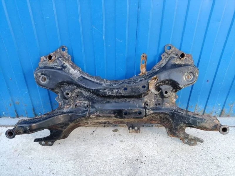 Балка подмоторная Toyota Corolla E150 2006-2013