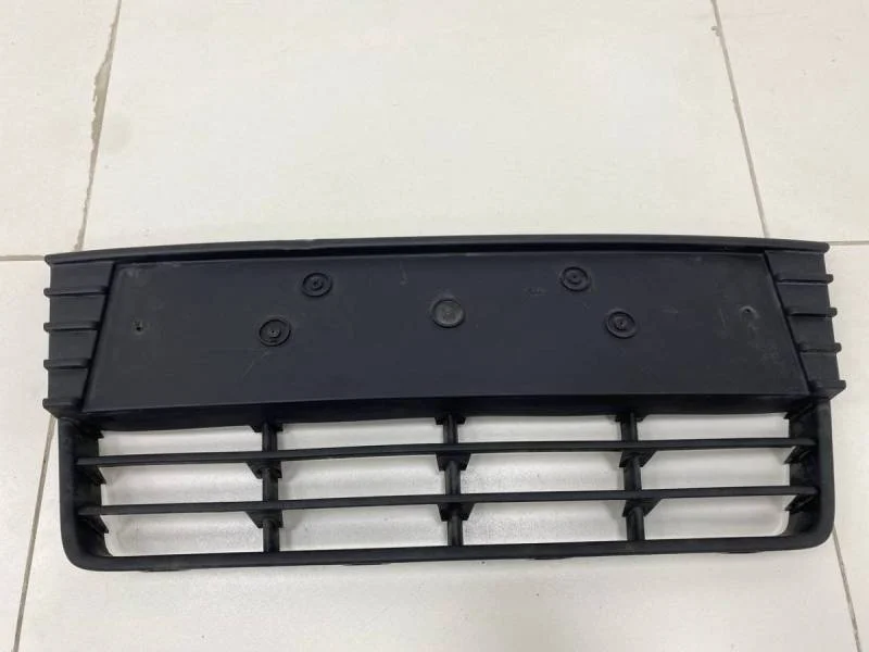 Решетка в бампер центральная Ford Focus 3 2011>