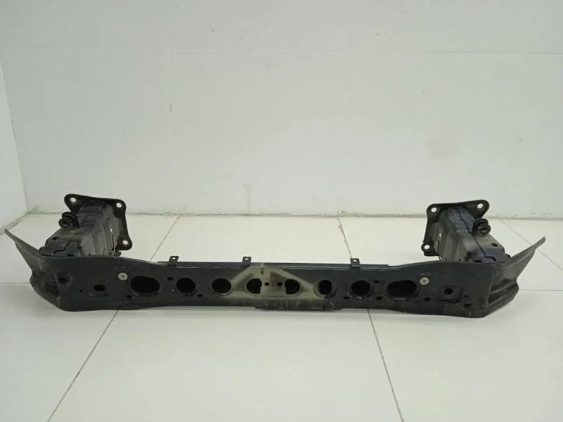 Усилитель переднего бампера Ford Focus 3 2011>