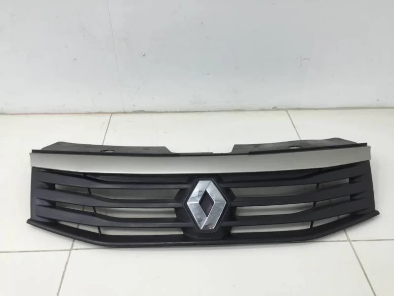 Решетка радиатора Renault Sandero 2009-2014