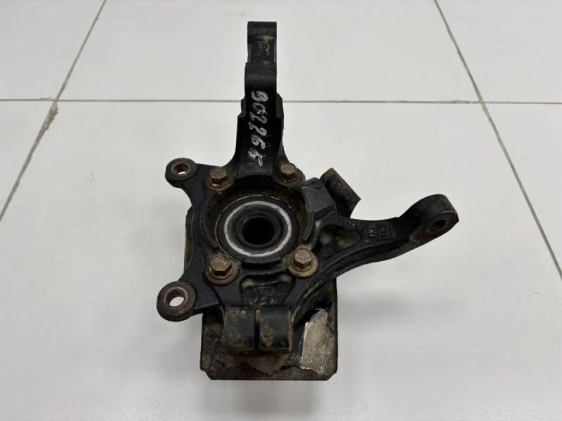 Кулак поворотный передний правый Kia Ceed (JD) 2012-2018