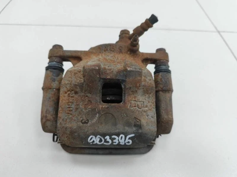 Суппорт передний правый Toyota Mark II  (X100) 1996-2000