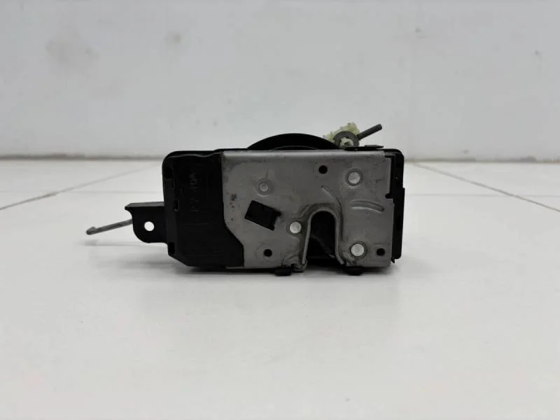 Замок двери передней правой Opel Astra H / Family 2004-2015