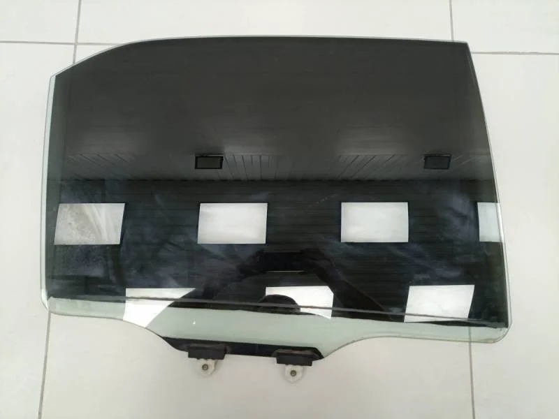 Стекло двери задней правой Mitsubishi Lancer 9  (CS/Classic) 2000-2011