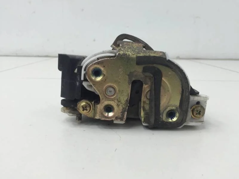 Замок двери задней левой Mitsubishi Lancer 9  (CS/Classic) 2000-2011