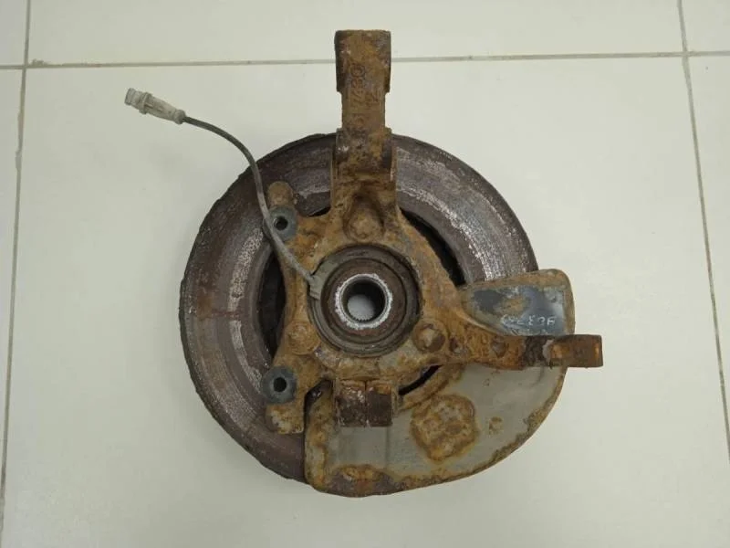 Кулак поворотный передний правый Opel Astra H / Family 2004-2015