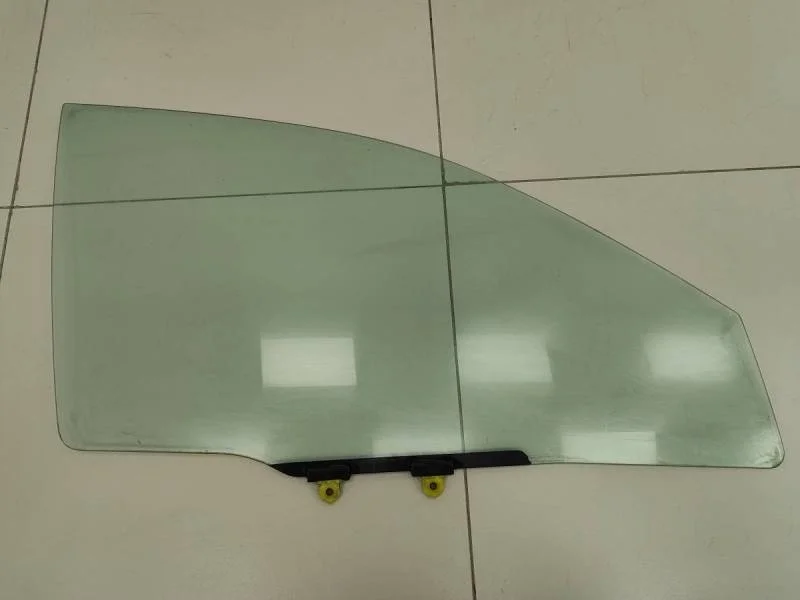 Стекло двери передней правой Mitsubishi Lancer 9  (CS/Classic) 2000-2011