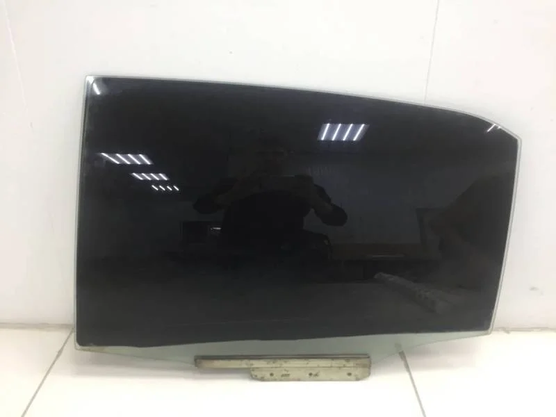 Стекло двери задней левой Toyota Corolla E180 2013>