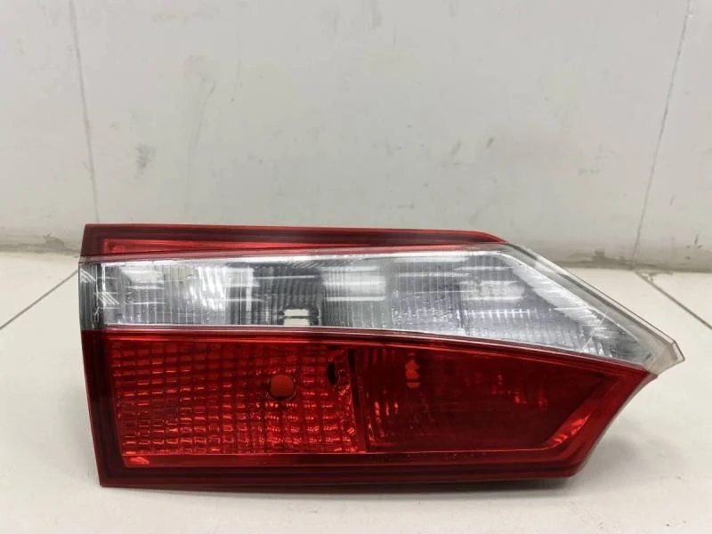 Фонарь задний внутренний левый Toyota Corolla E180 2013>