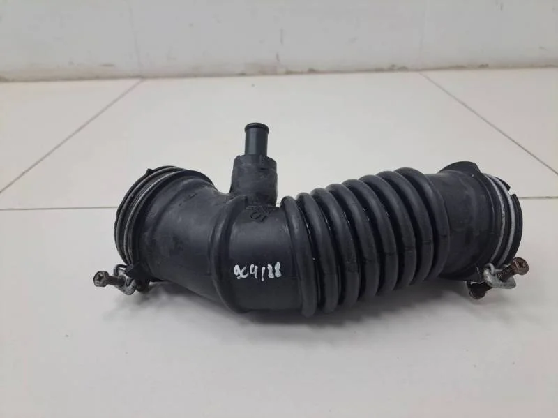 Патрубок воздушного фильтра Toyota Corolla E180 2013>