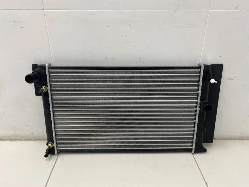 Радиатор охлаждения двигателя Toyota Corolla E180 2013>