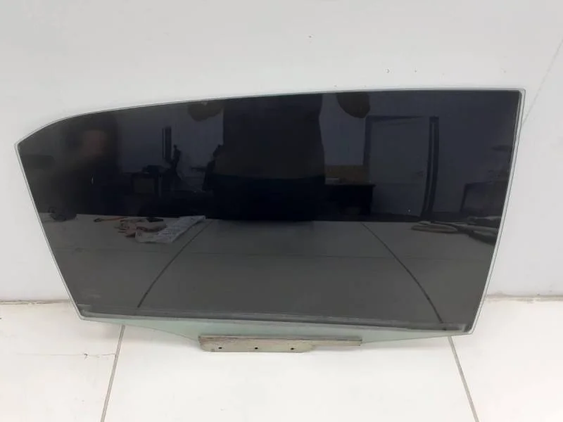 Стекло двери задней правой Toyota Corolla E180 2013>