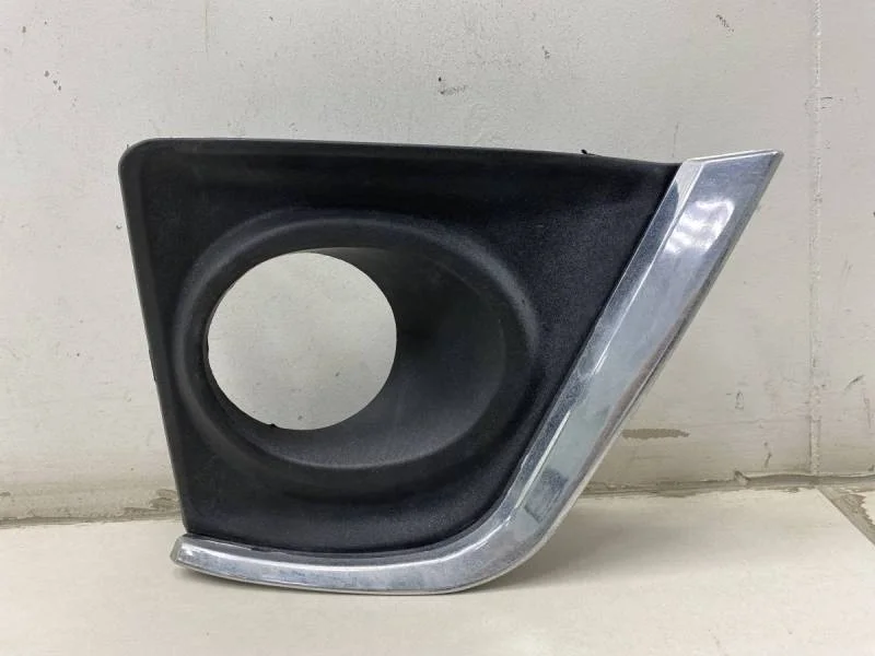 Рамка противотуманной фары правой Toyota Corolla E180 2013>