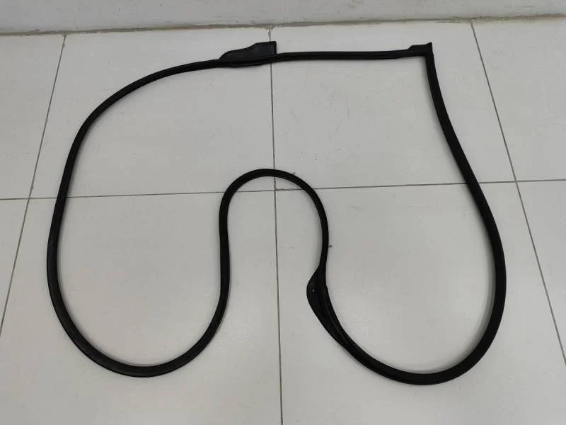 Уплотнитель двери Toyota Land Cruiser Prado (J150) 2009>