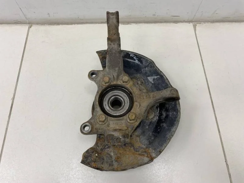 Кулак поворотный передний правый Toyota Corolla E180 2013>