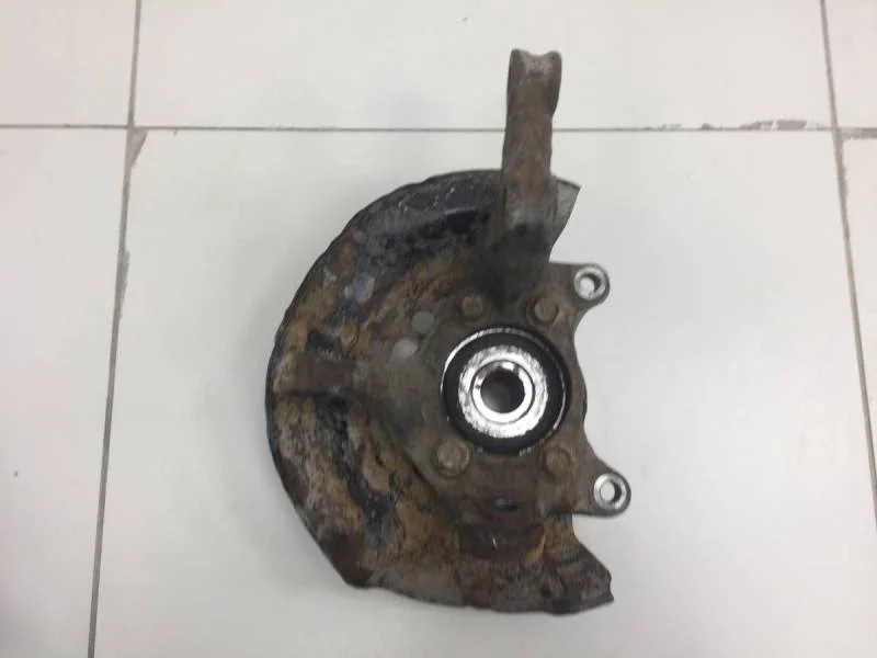 Кулак поворотный передний левый Toyota Corolla E180 2013>