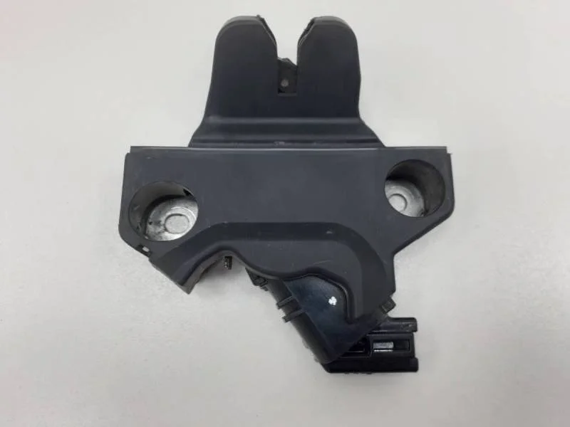 Замок багажника Toyota Corolla E180 2013>