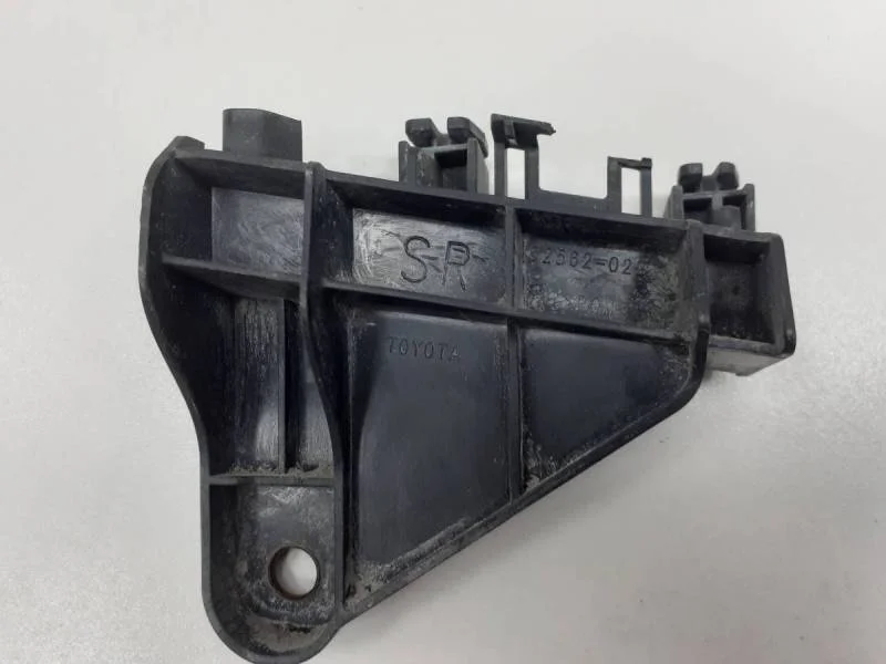 Кронштейн заднего бампера правый Toyota Corolla E180 2013>