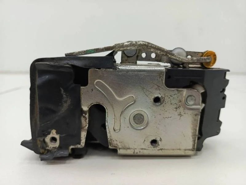 Замок двери задней правой Ford Fiesta (MK5) 2002-2008