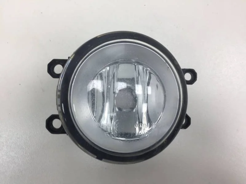 Фара противотуманная правая Toyota Avensis (T250) 2003-2009