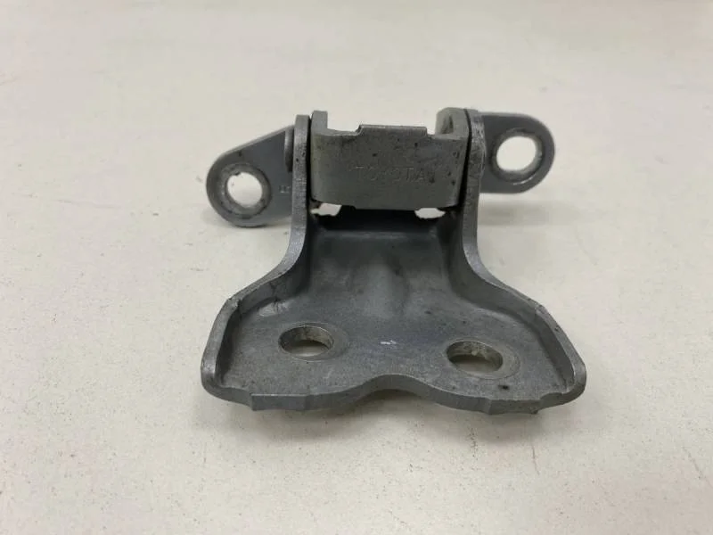 Петля двери передней правой нижняя Toyota Avensis (T250) 2003-2009