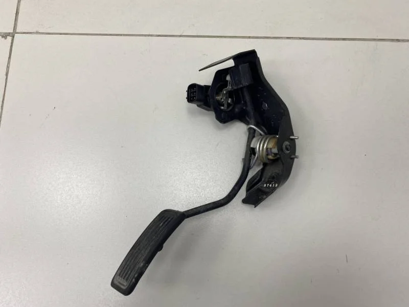 Педаль газа Toyota Avensis (T250) 2003-2009