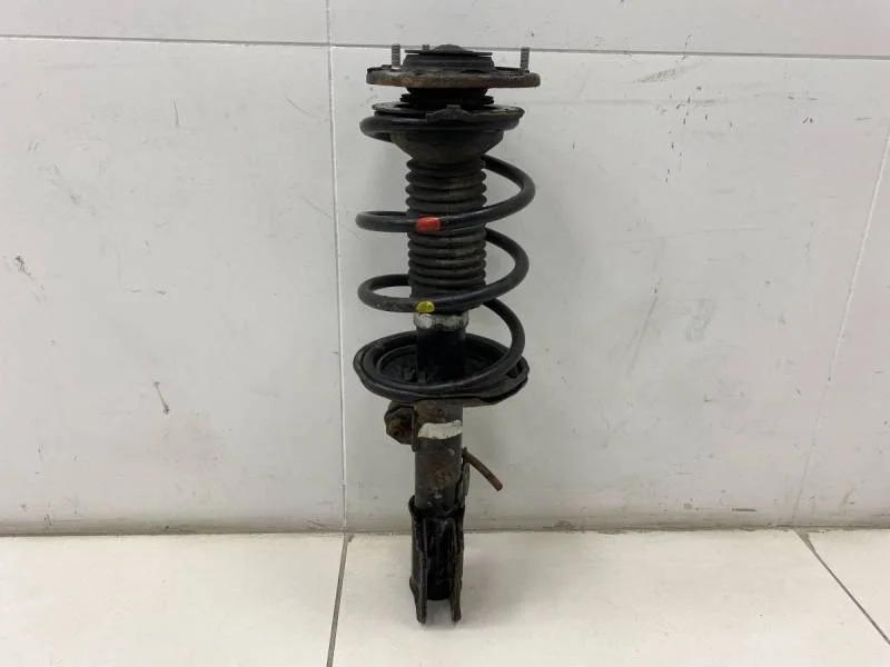 Амортизатор передний правый Toyota Avensis (T250) 2003-2009