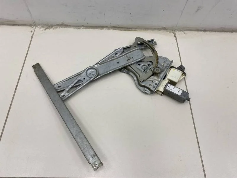 Стеклоподъемник электр. передний левый Toyota Avensis (T250) 2003-2009