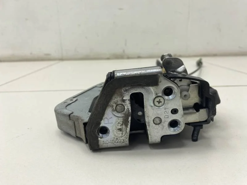 Замок двери задней правой Toyota Avensis (T250) 2003-2009