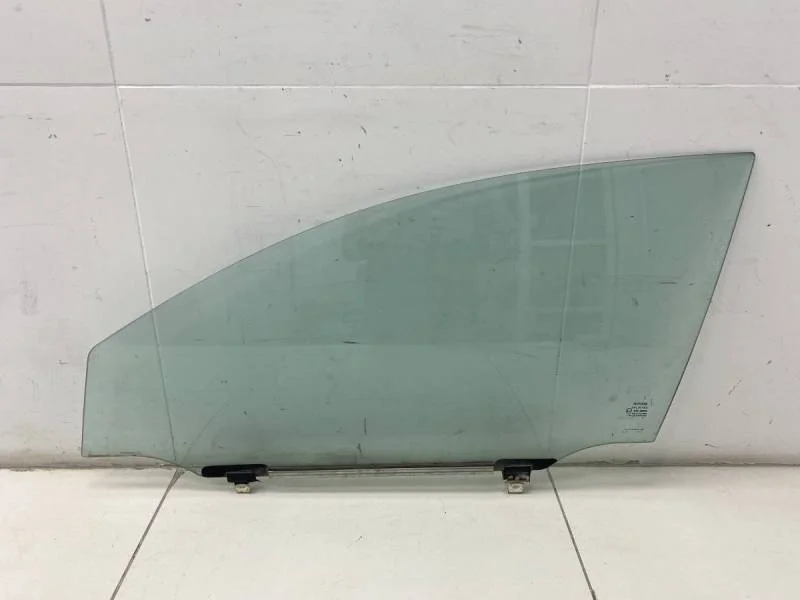 Стекло двери передней левой Toyota Avensis (T250) 2003-2009