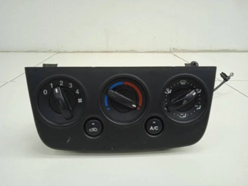 Блок управления отопителем Ford Fiesta (MK5) 2002-2008