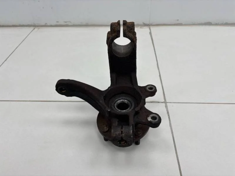Кулак поворотный передний левый Ford Fiesta (MK5) 2002-2008